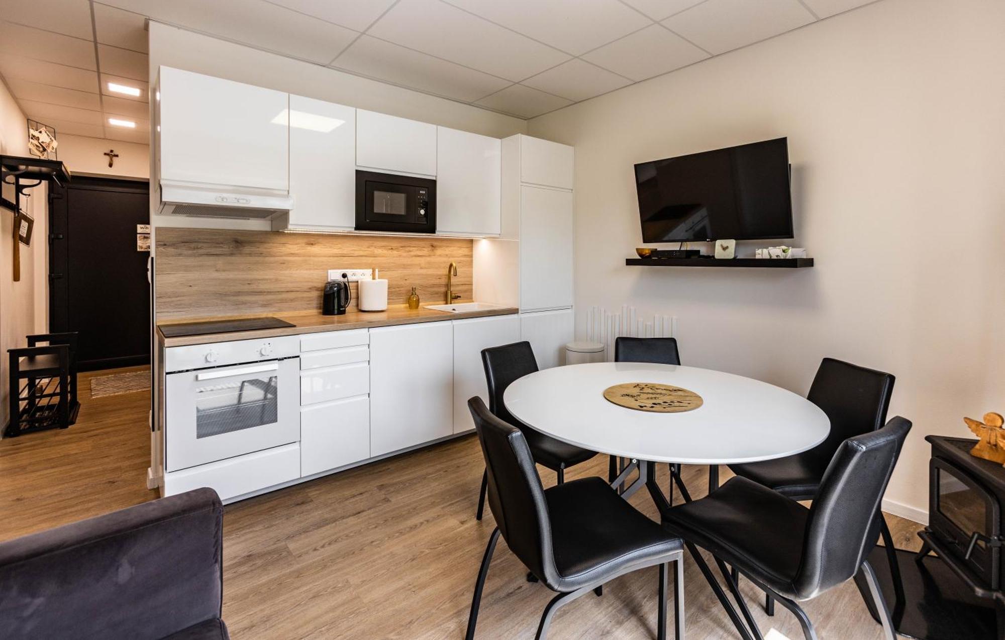 Sunny Apartment With Free Parking Zvolen Exterior photo