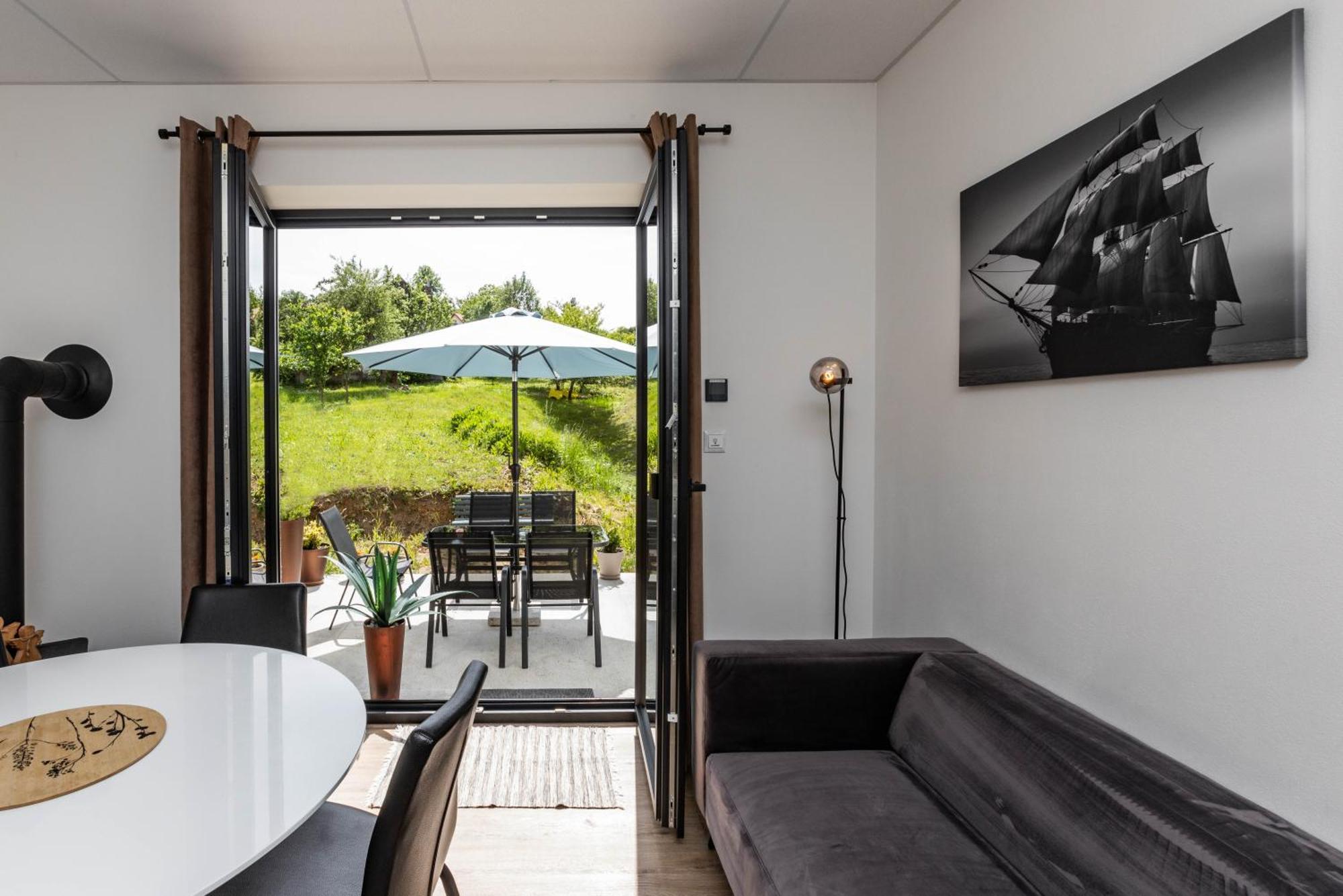 Sunny Apartment With Free Parking Zvolen Exterior photo